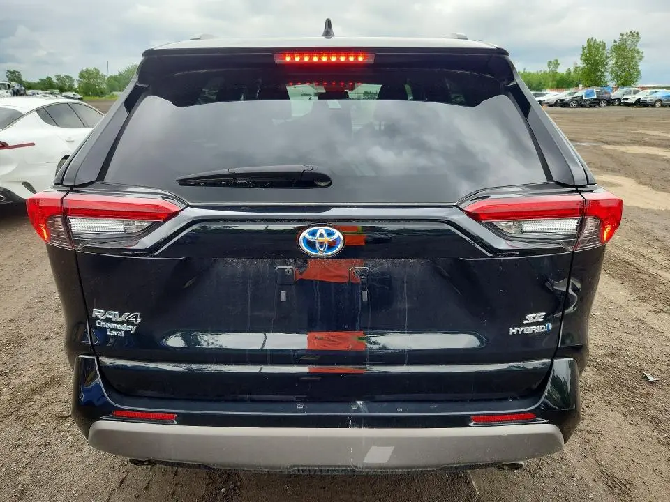 2024 TOYOTA RAV4 SE  