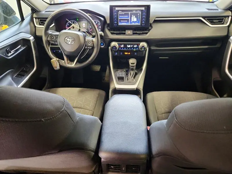 2019 TOYOTA RAV4 XLE  