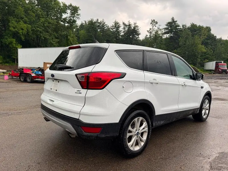 2019 FORD ESCAPE SE  