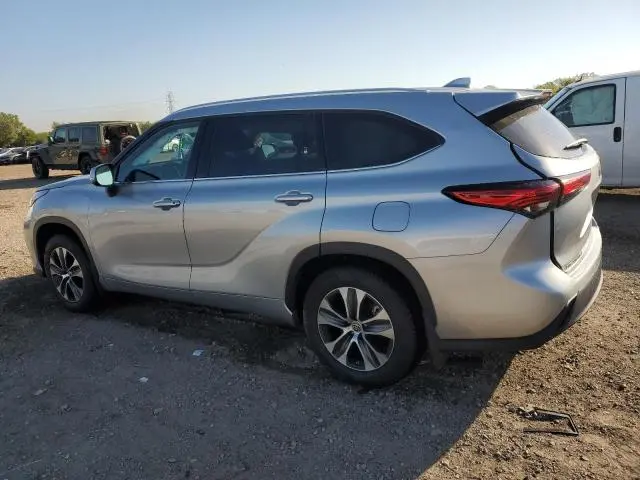 2021 TOYOTA HIGHLANDER XLE  