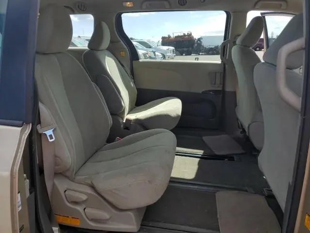 2011 TOYOTA SIENNA   