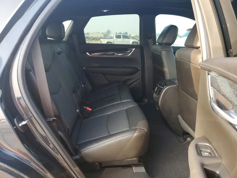 2022 CADI XT5 PREMIU   