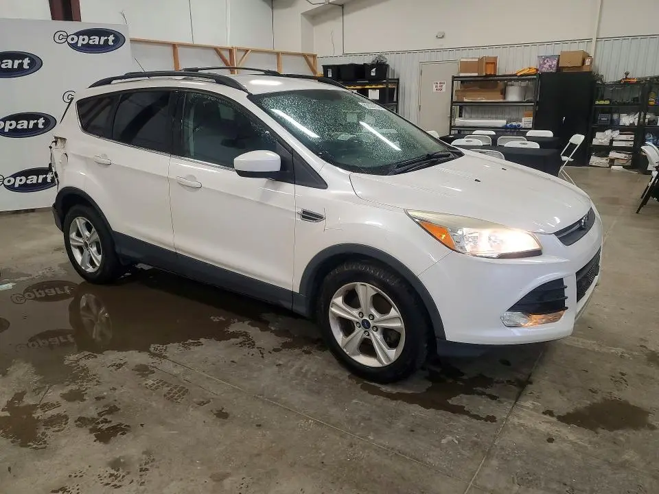 2016 FORD ESCAPE SE  