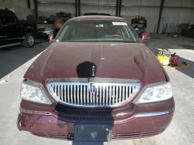 2011 LINCOLN TOWN CAR SIGNATURE LIMITED  