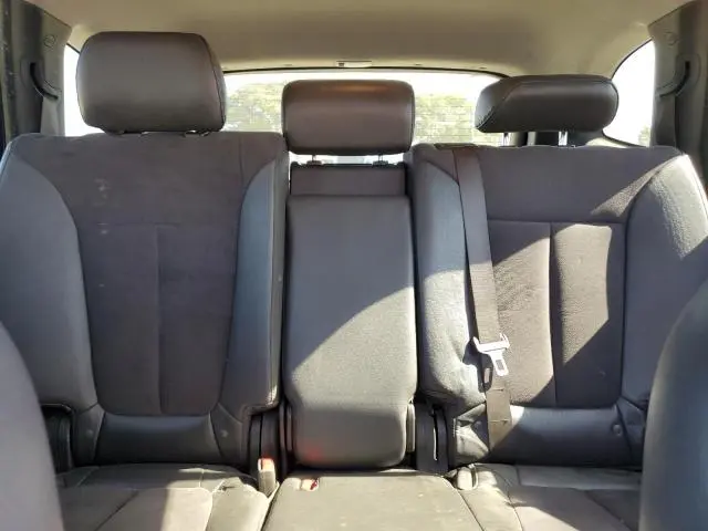 2011 HYUNDAI SANTA FE SE  