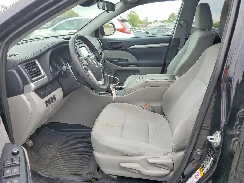2019 TOYOTA HIGHLANDER LE  
