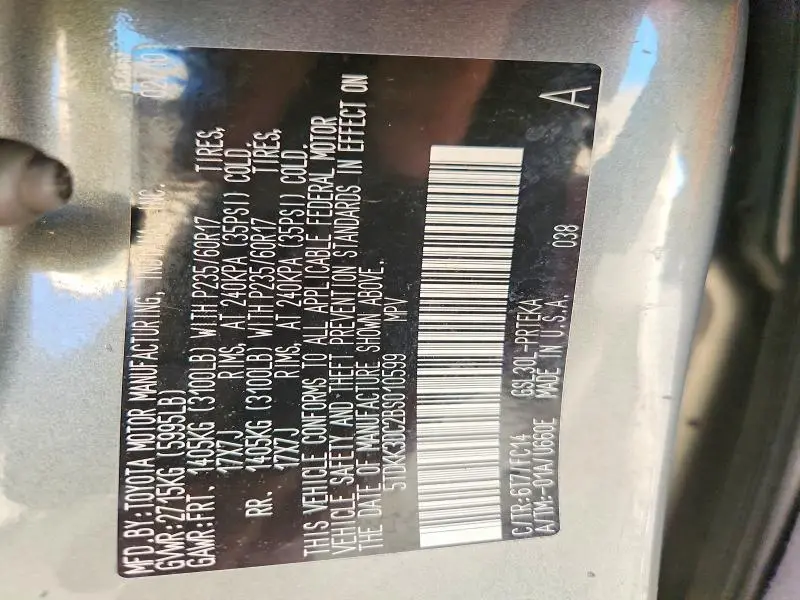 2011 TOYOTA SIENNA LE  