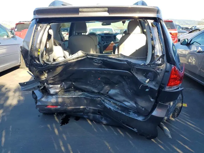 2014 TOYOTA SIENNA XLE  