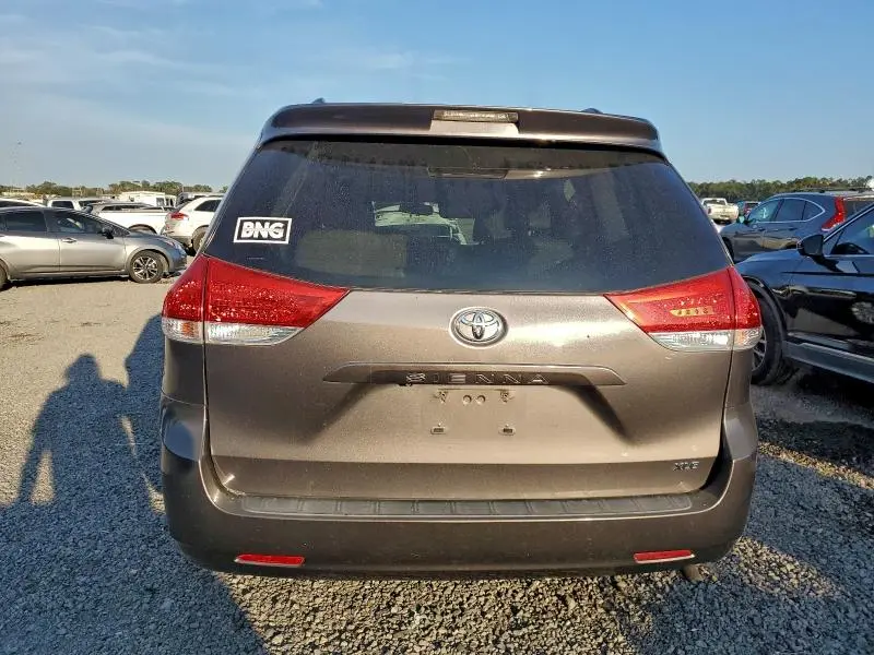 2013 TOYOTA SIENNA XLE  