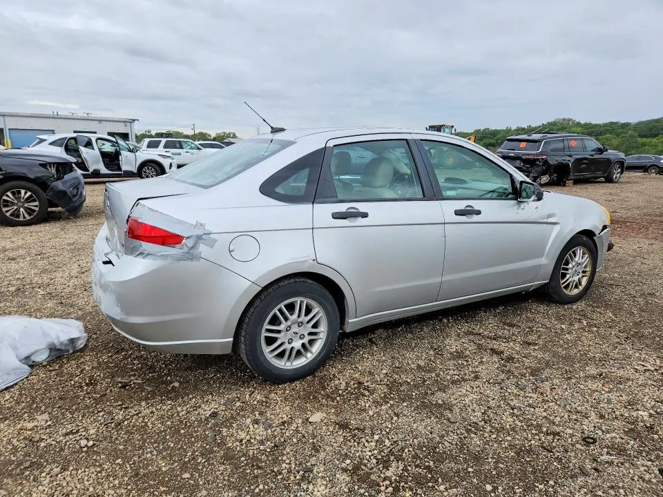 2010 FORD FOCUS SE  