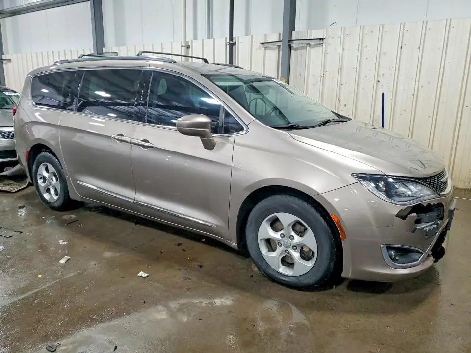 2017 CHRYSLER PACIFICA TOURING L PLUS  