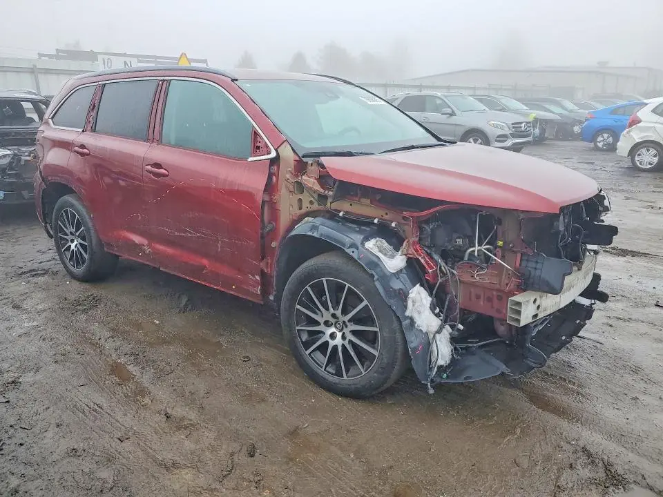 2017 TOYOTA HIGHLANDER SE  