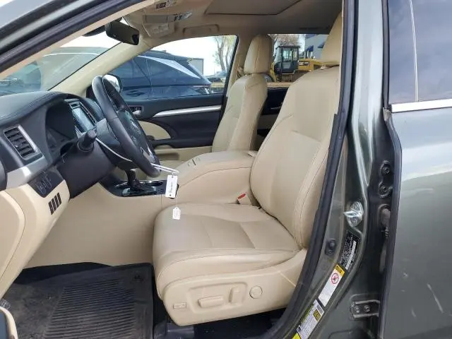 2017 TOYOTA HIGHLANDER SE
