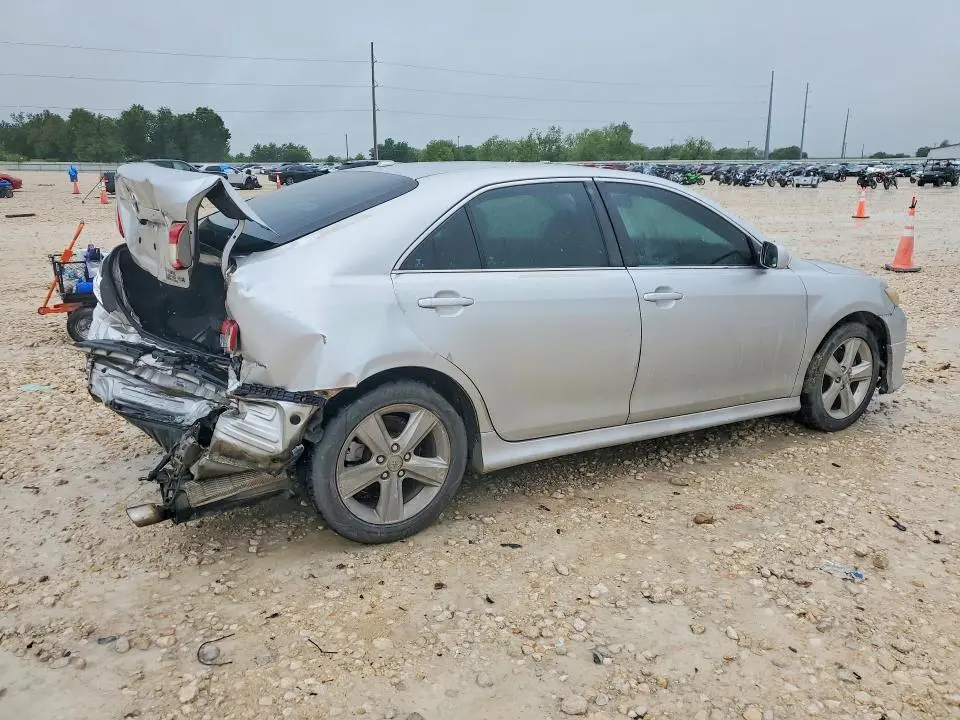 2011 TOYOTA CAMRY SE  