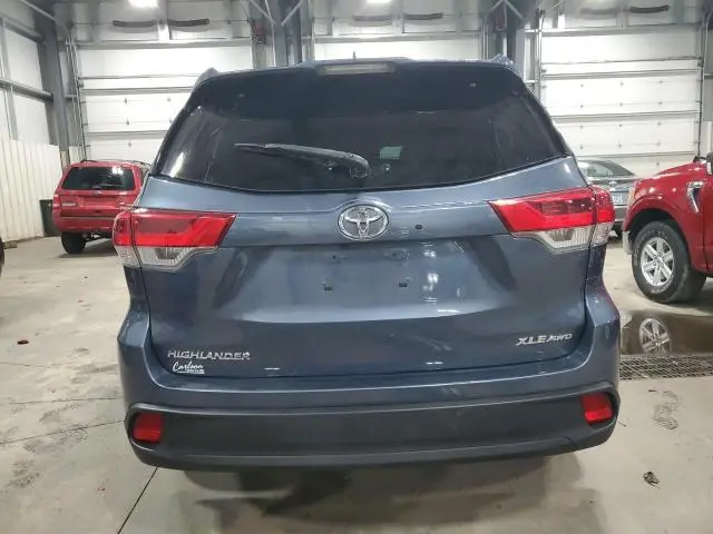 2019 TOYOTA HIGHLANDER SE  