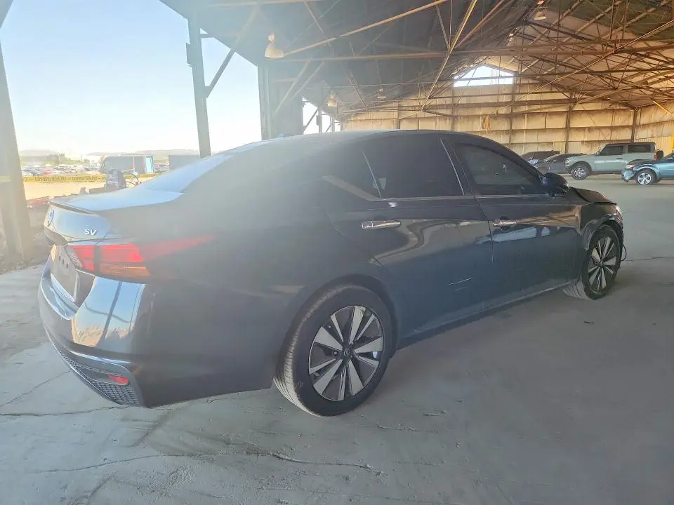 2022 NISSAN ALTIMA SV  