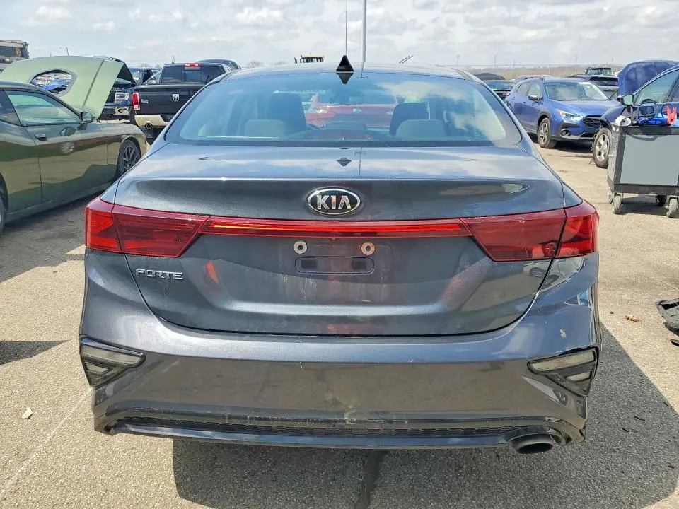 2021 KIA FORTE LXS  