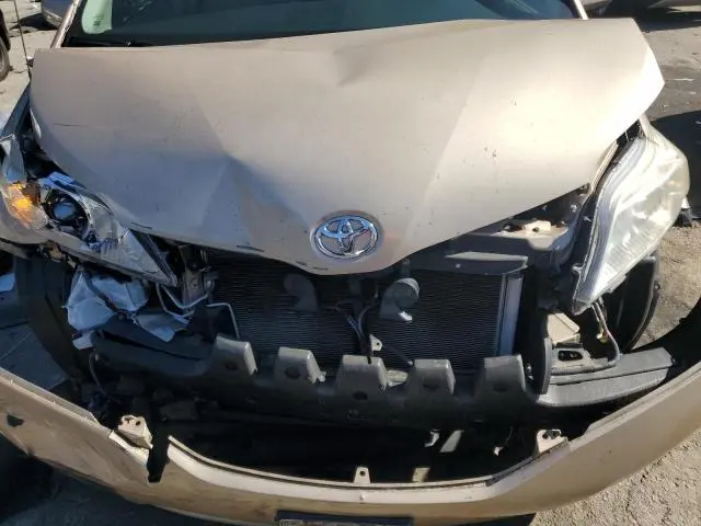 2011 TOYOTA SIENNA XLE  