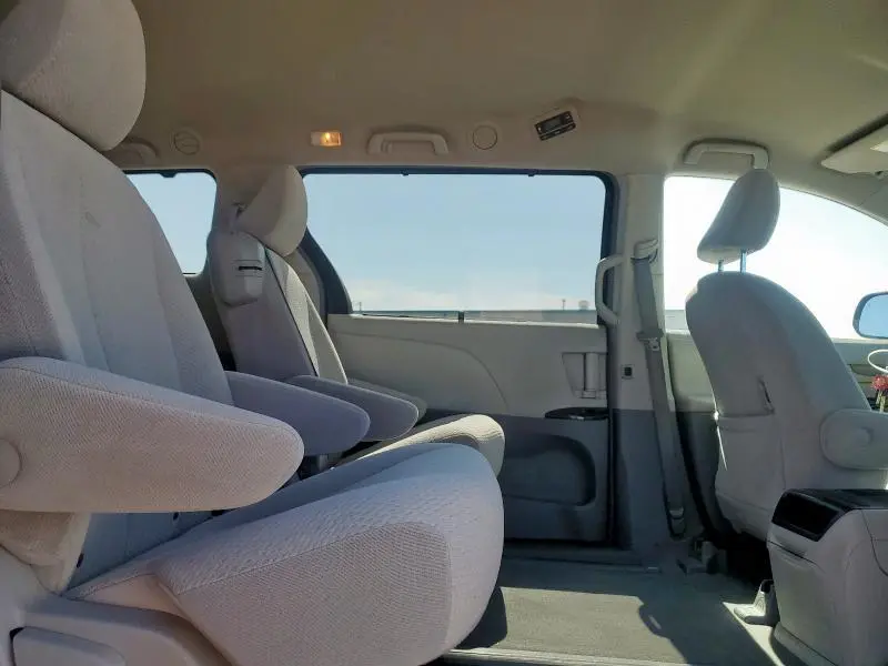 2013 TOYOTA SIENNA LE  