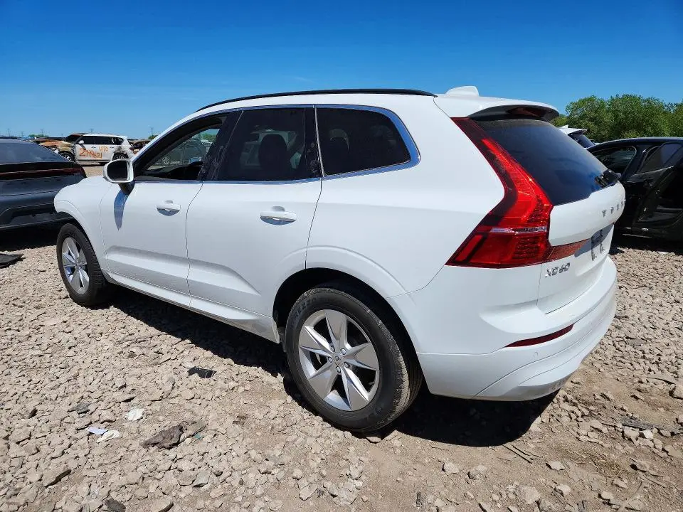 2022 VOLVO XC60 B5 MOMENTUM  