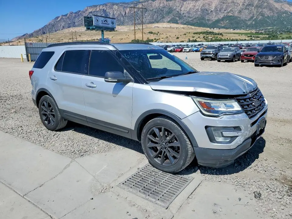 2017 FORD EXPLORER XLT  
