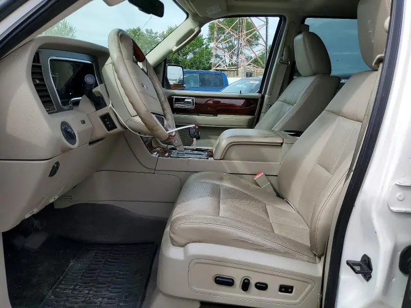 2011 LINCOLN NAVIGATOR   