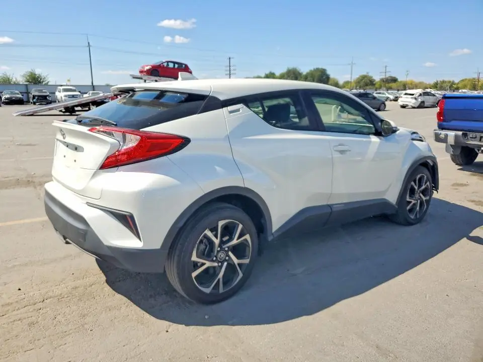 2019 TOYOTA C-HR XLE  