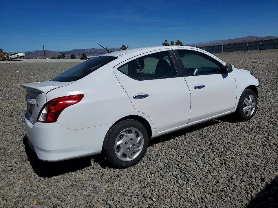 2018 NISSAN VERSA SV  