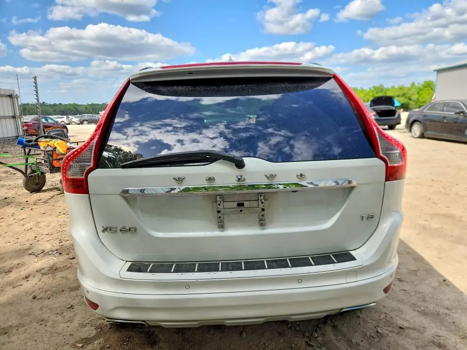 2016 VOLVO XC60 T5 PLATINUM  