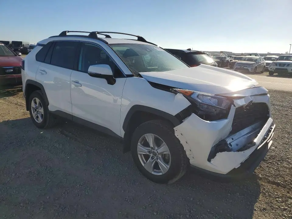 2021 TOYOTA RAV4 XLE  