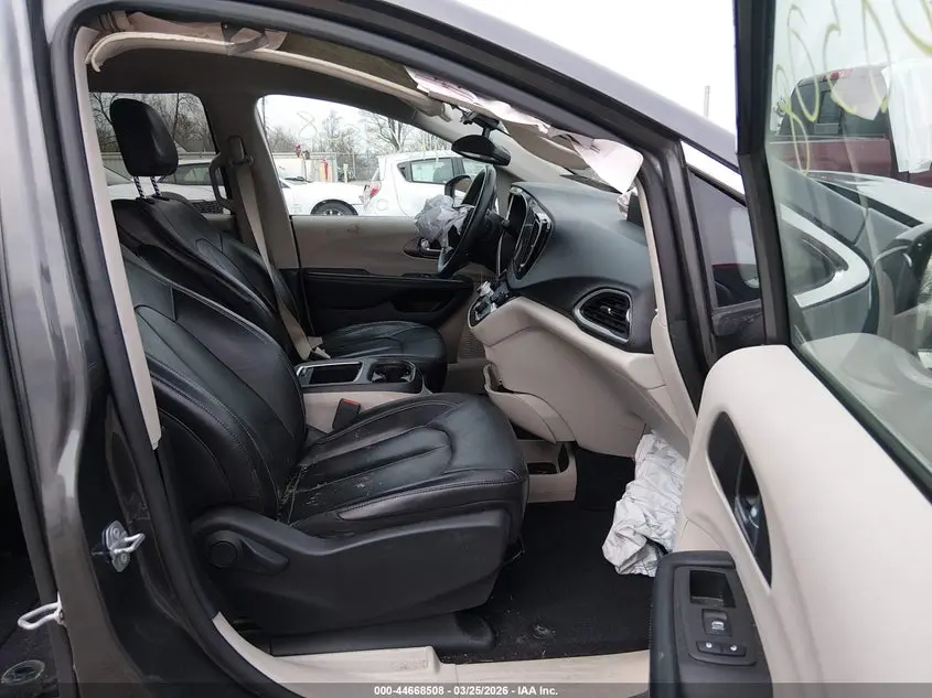 2022 CHRYSLER PACIFICA TOURING L