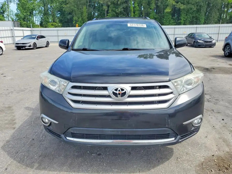 2012 TOYOTA HIGHLANDER SE  