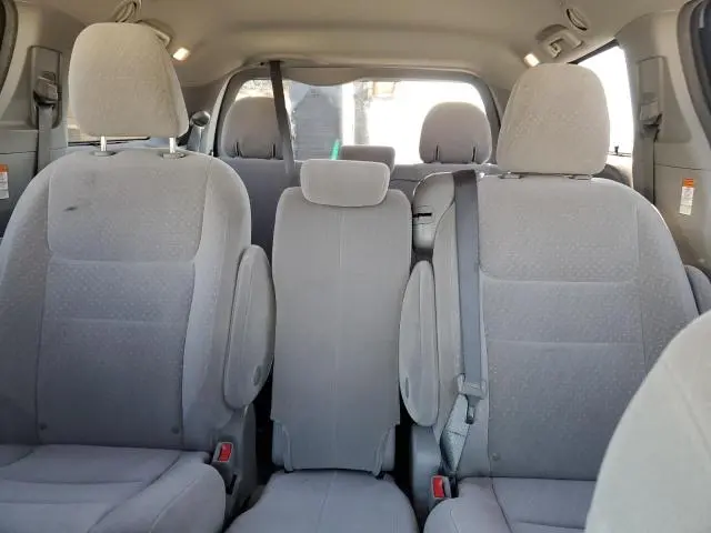 2018 TOYOTA SIENNA LE  