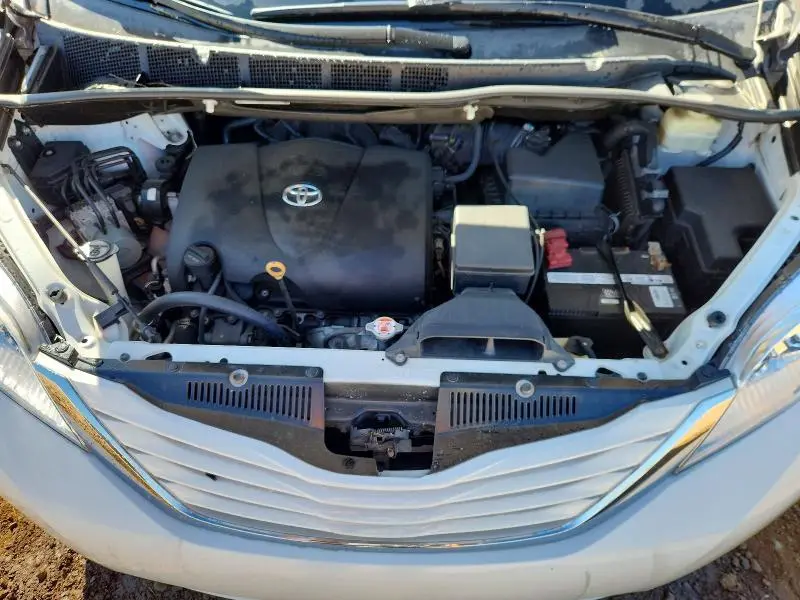 2017 TOYOTA SIENNA LE 8-PASSENGER  