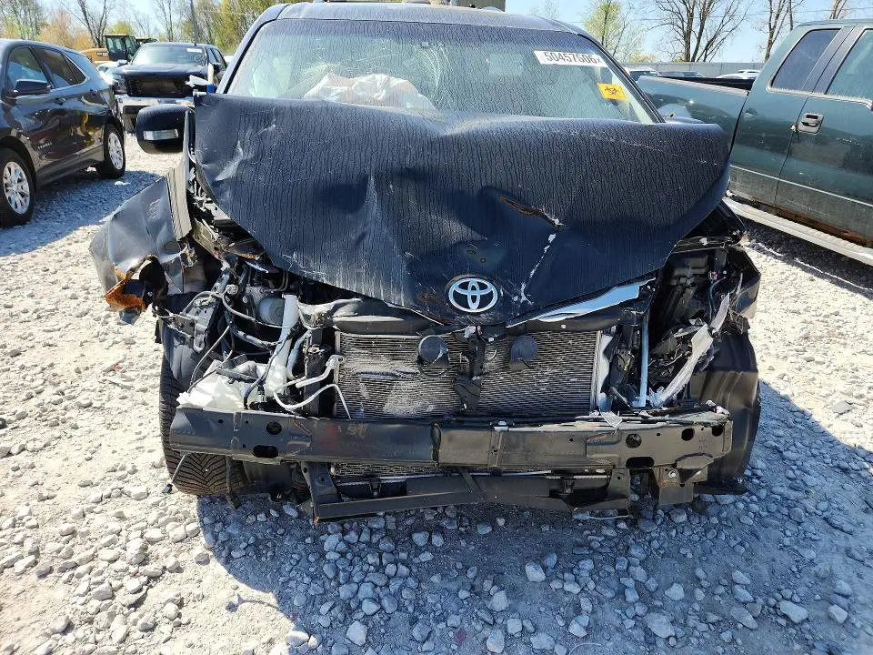 2015 TOYOTA SIENNA LIMITED PREMIUM 7-PASSENGER  