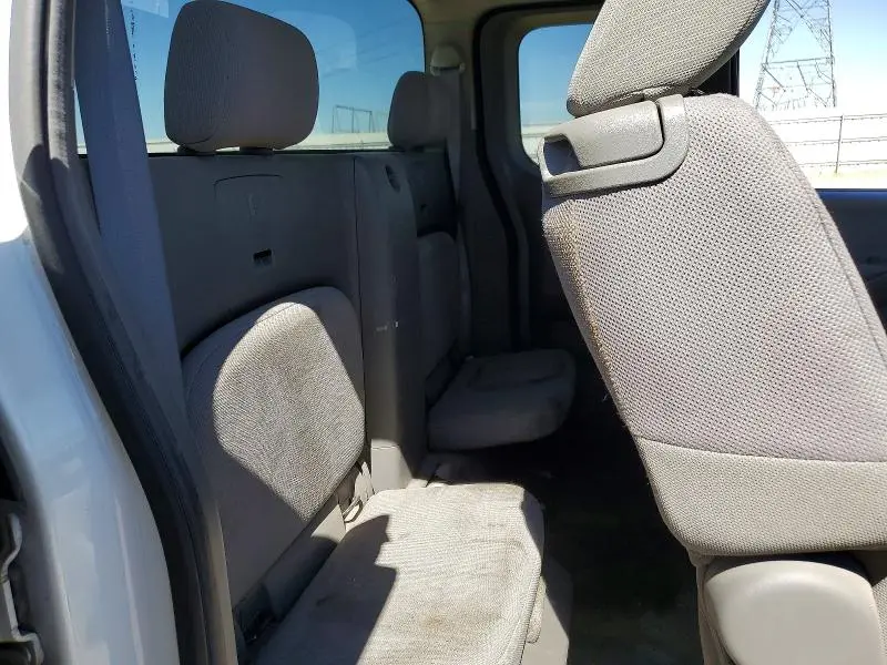 2013 NISSAN FRONTIER S  