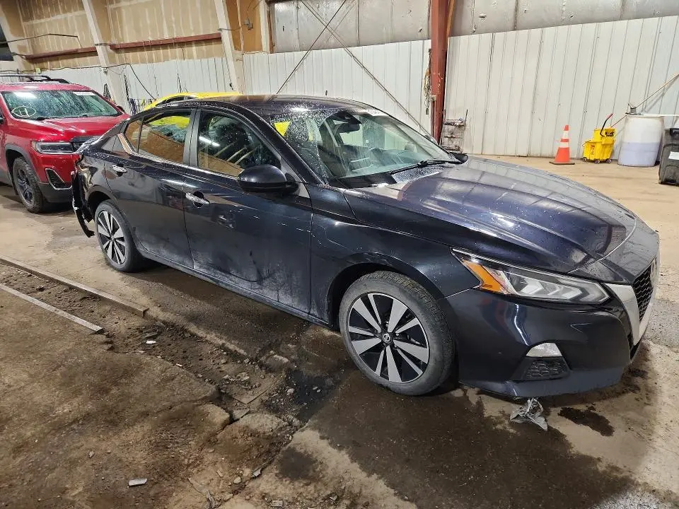 2021 NISSAN ALTIMA SV  