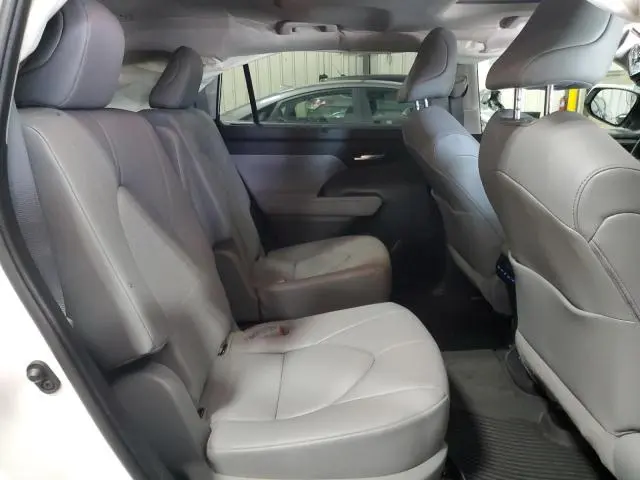 2021 TOYOTA HIGHLANDER XLE  