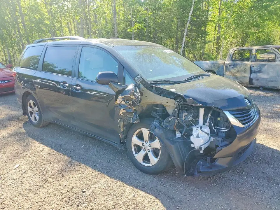 2015 TOYOTA SIENNA LE  