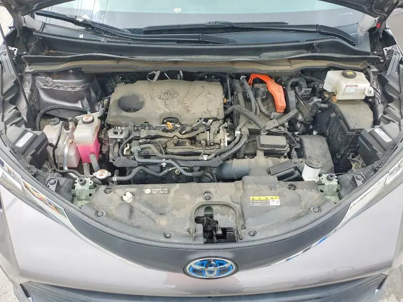 2021 TOYOTA SIENNA XLE  