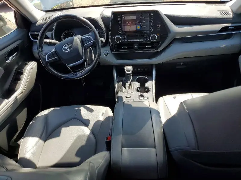 2021 TOYOTA HIGHLANDER XLE  