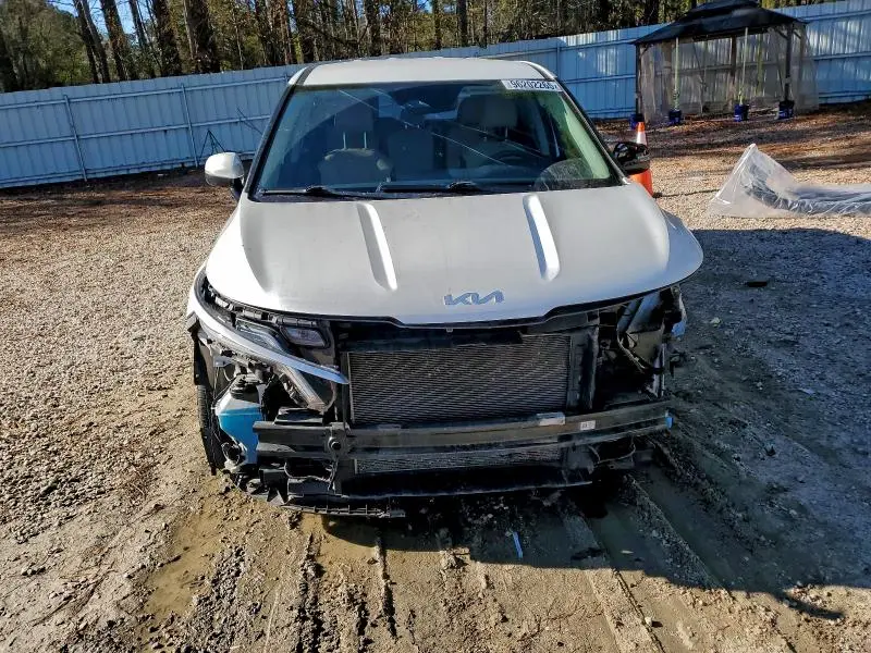 2023 KIA CARNIVAL LX  