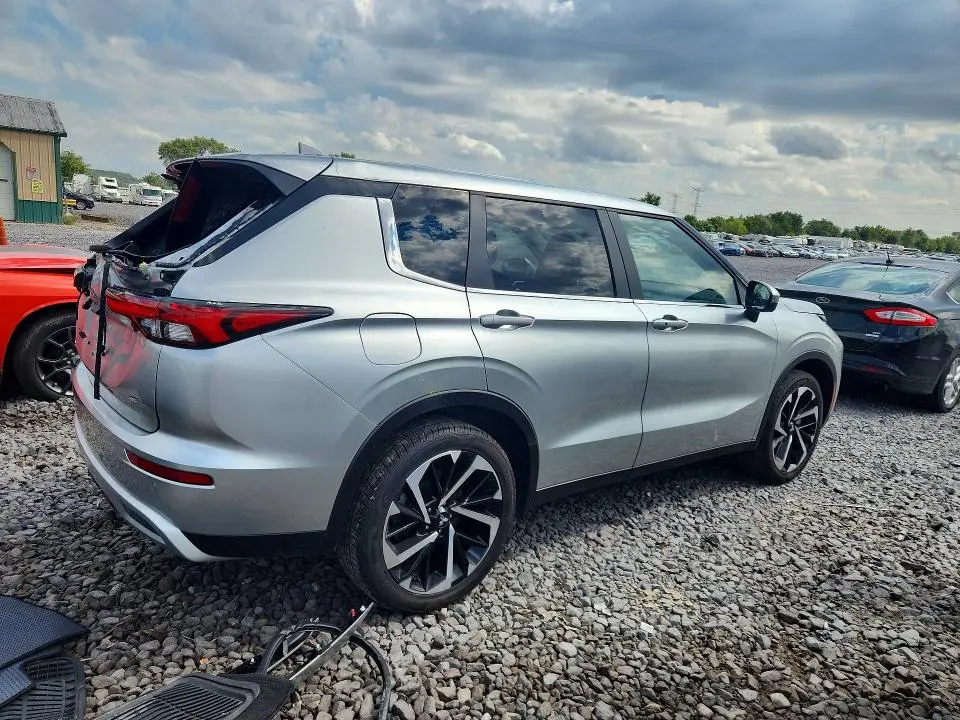 2024 MITSUBISHI OUTLANDER SE  