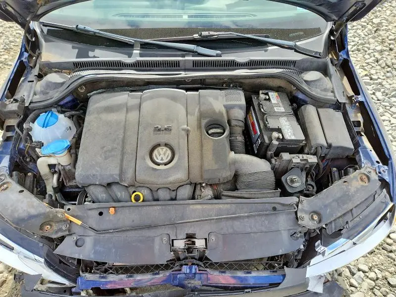 2013 VOLKSWAGEN JETTA SE  