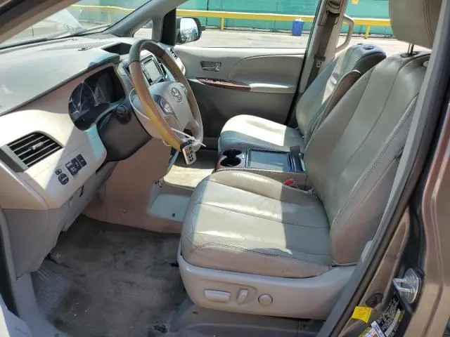 2012 TOYOTA SIENNA XLE  