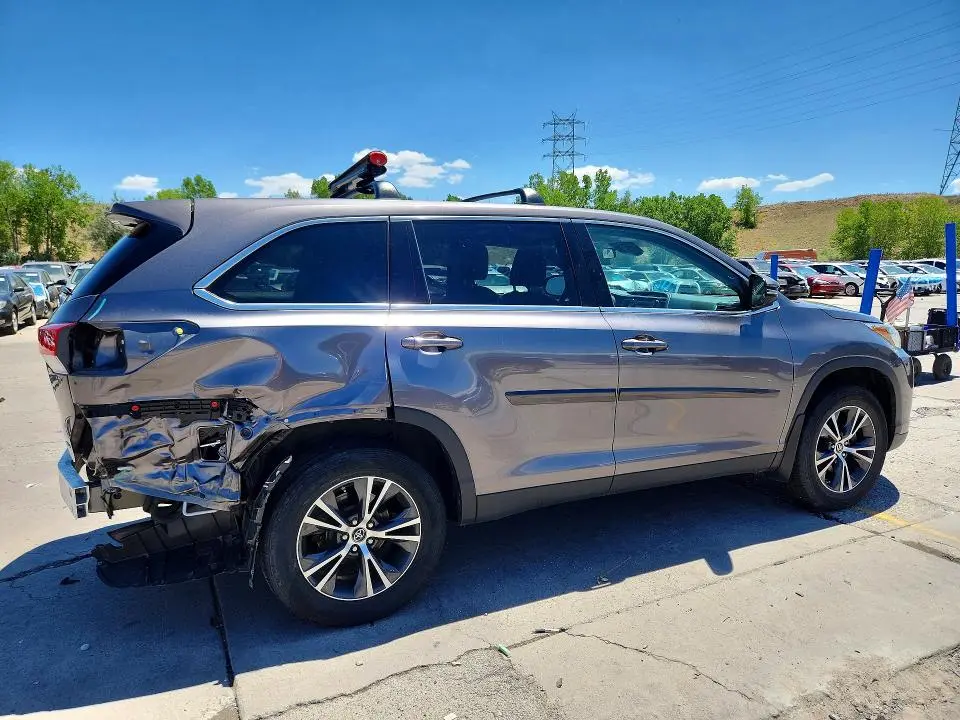 2019 TOYOTA HIGHLANDER LE  