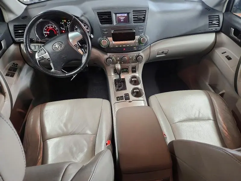 2012 TOYOTA HIGHLANDER SE  