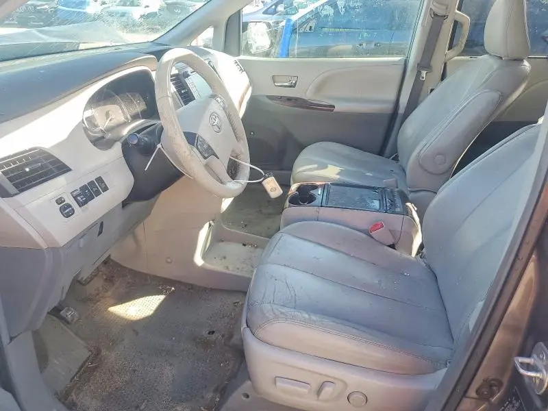 2013 TOYOTA SIENNA XLE 8-PASSENGER  