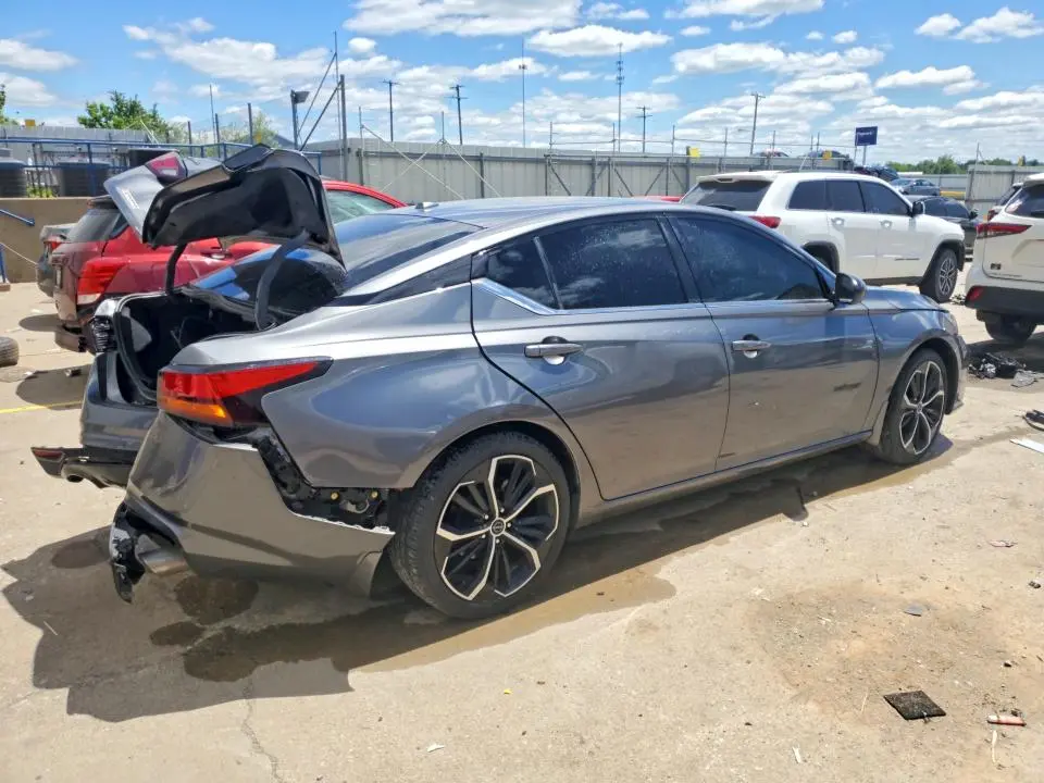 2024 NISSAN ALTIMA SR  