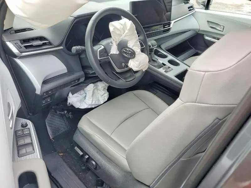 2025 TOYOTA SIENNA XLE 8-PASSENGER  